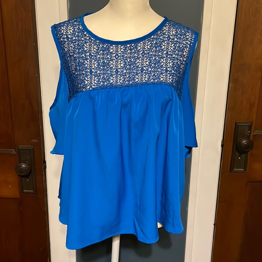 Crocheted top and open back bright blue 💙 top